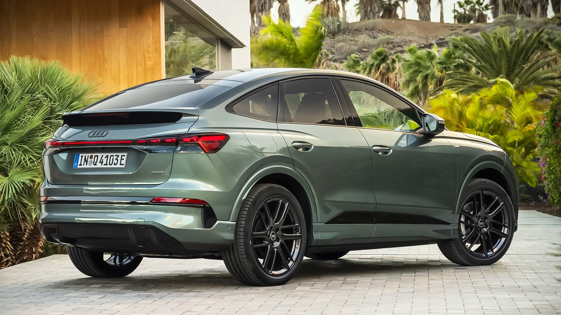 audi Q4 e-tron — photo 22