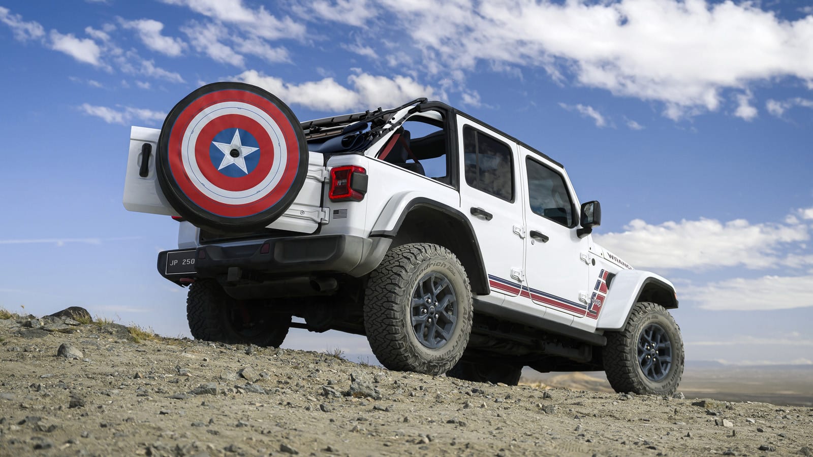 Jeep Wrangler America250: Captain America shield on the spare, V8 optional, $2,095 premium — photo 4