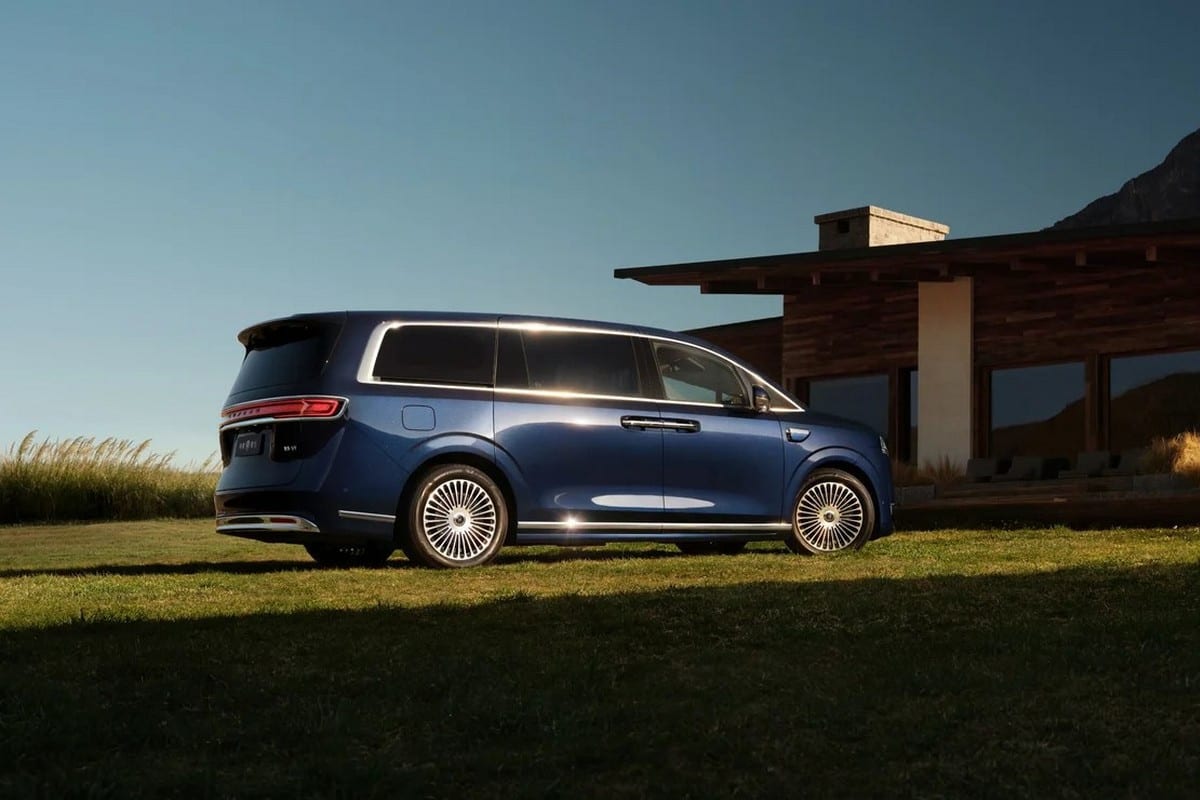 Luxeed V9: Chery × Huawei's full-size EREV MPV goes on sale in China from ¥389,800 — photo 6