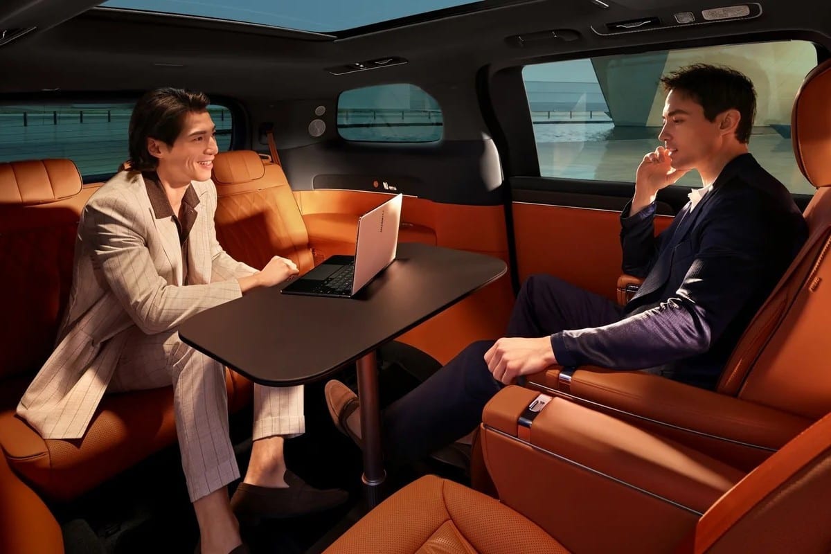 Luxeed V9: Chery × Huawei's full-size EREV MPV goes on sale in China from ¥389,800 — photo 9