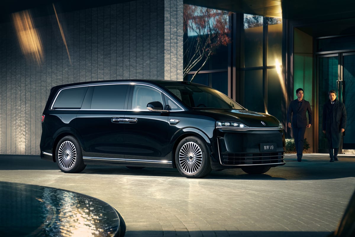 Luxeed V9: Chery × Huawei's full-size EREV MPV goes on sale in China from ¥389,800 — photo 2