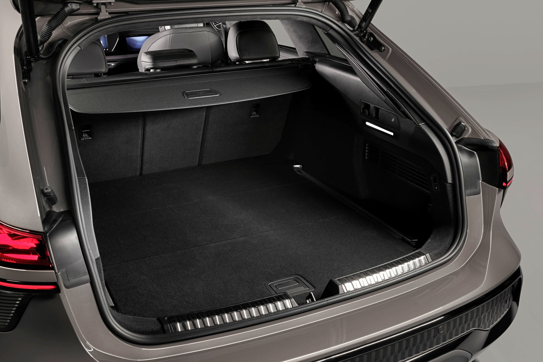 Audi A6 allroad revealed: air suspension as standard and a 367 hp plug-in hybrid - photo 10