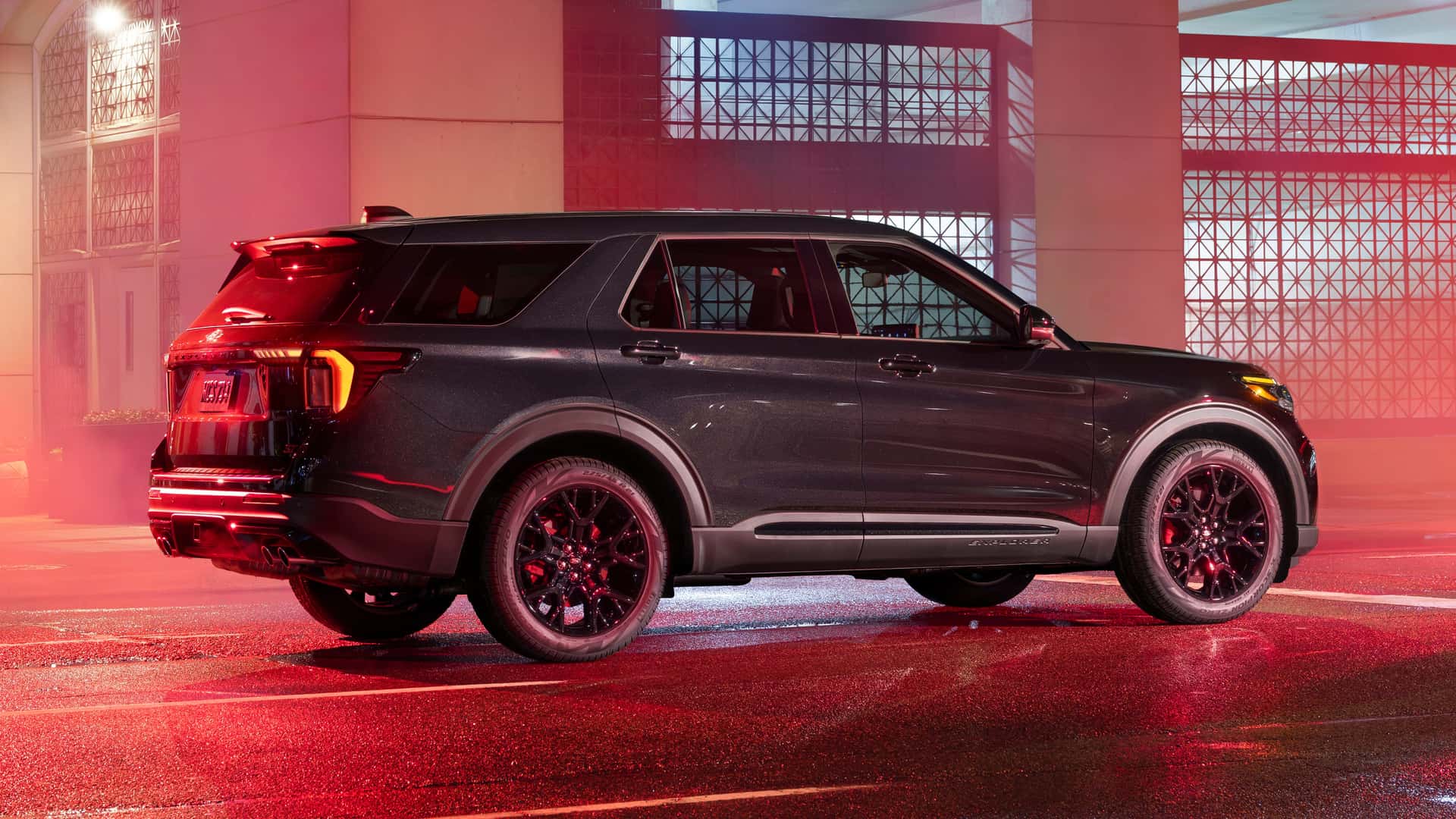 Ford adds factory blackout package to the Explorer ST for $1,695