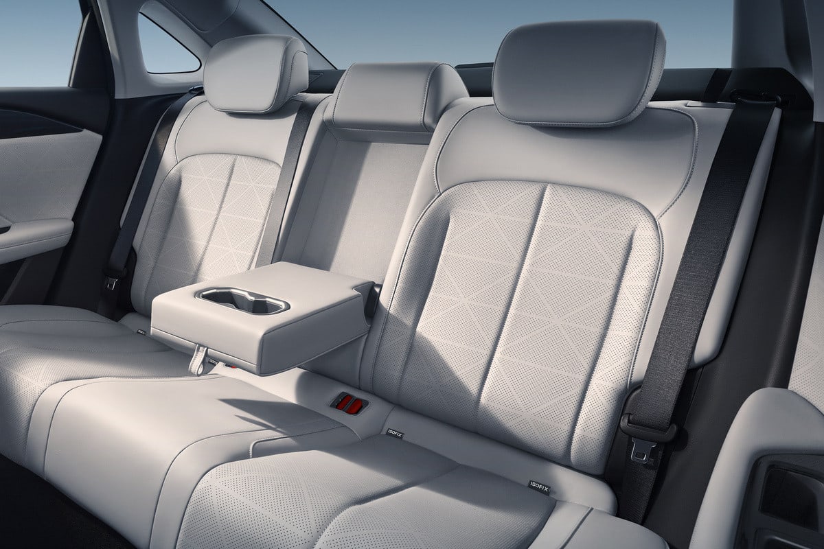 Geely Emgrand i-HEV: гибридный седан от 87 900 юаней ($13 000) - photo 2