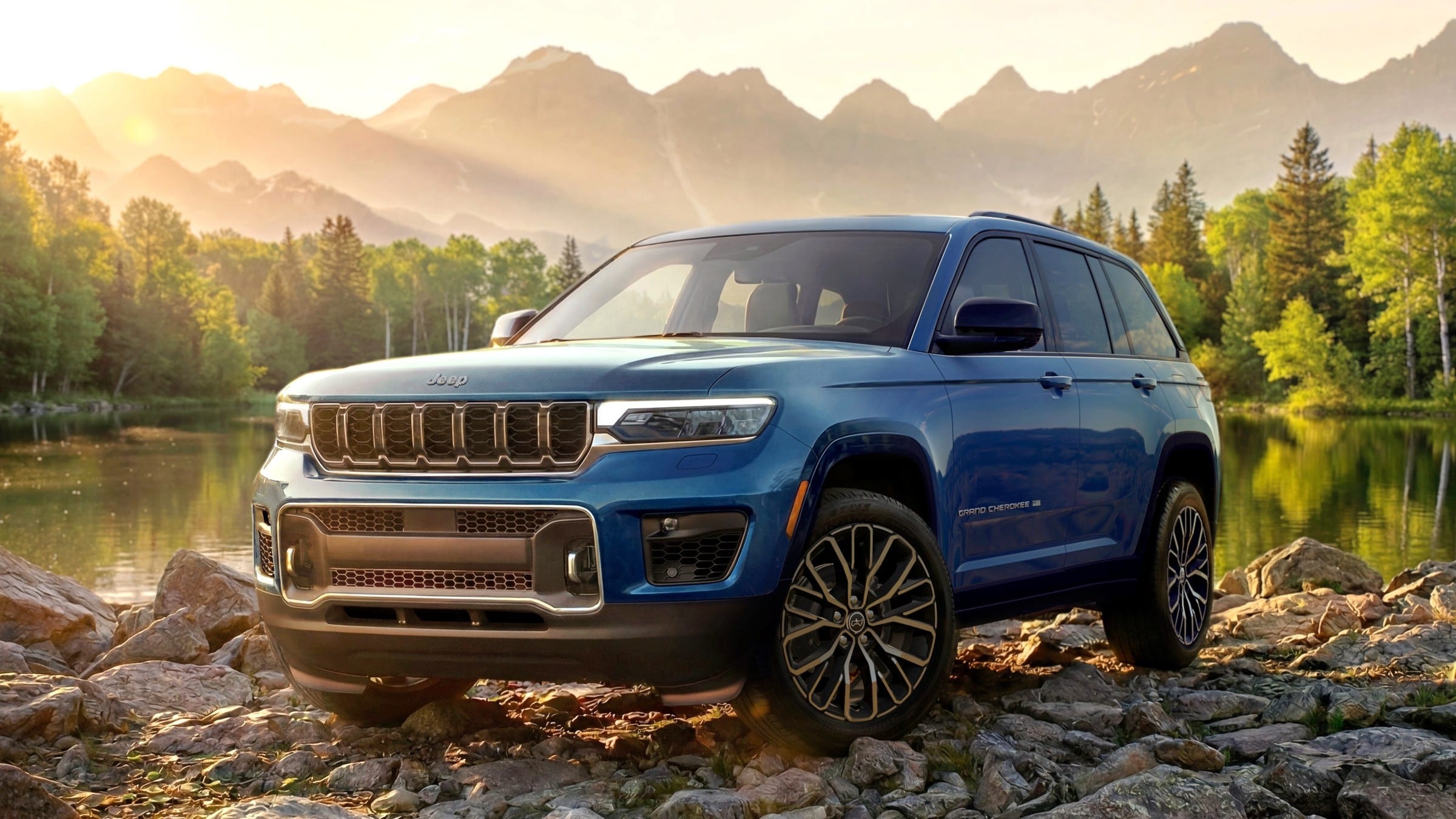 Jeep Grand Cherokee: Trailhawk and Overland return, petrol-only - photo 12