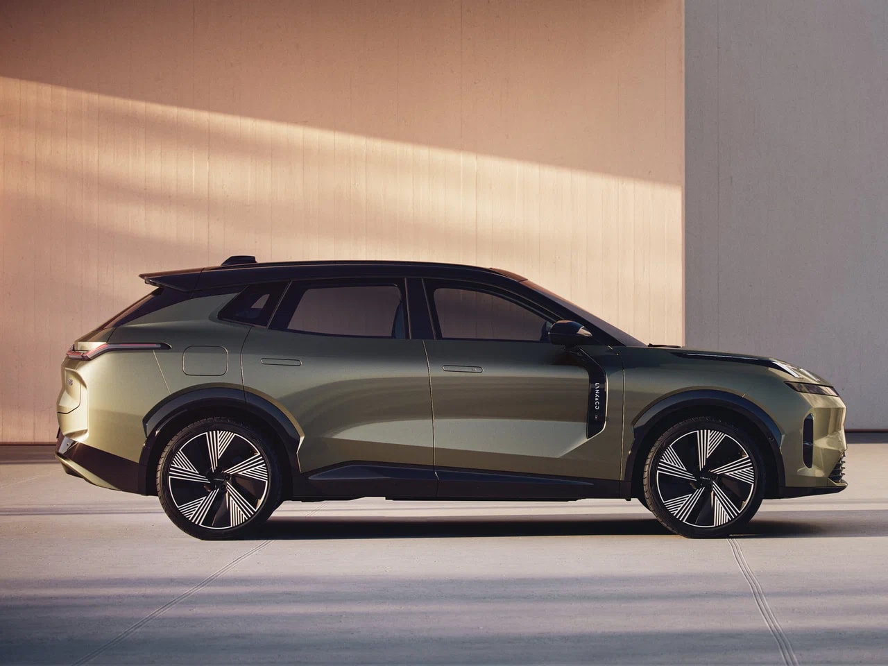 Lynk & Co 08 — photo 3