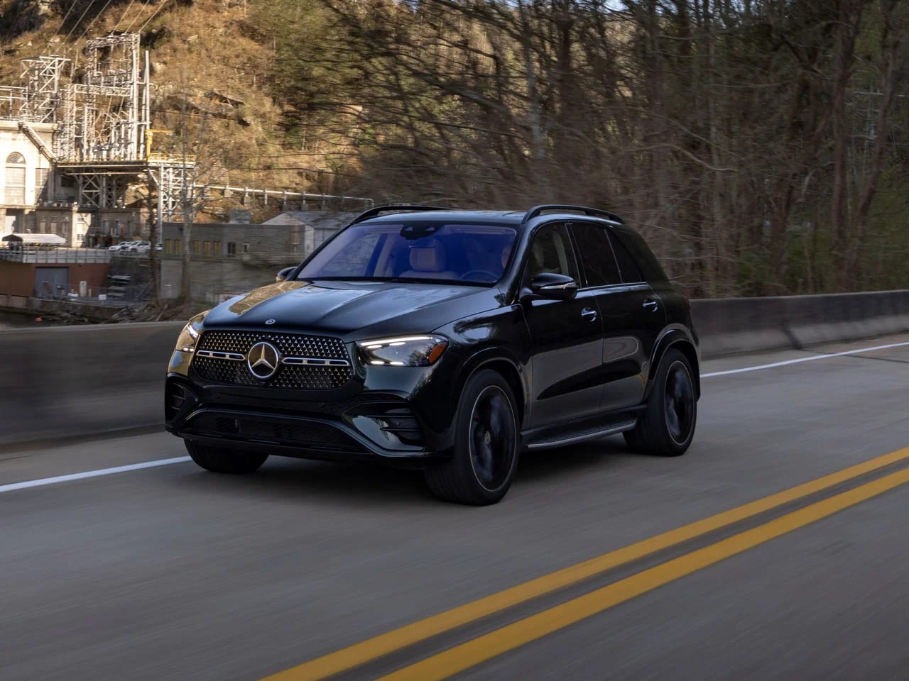 Mercedes-Benz GLE: второй рестайлинг — три экрана и новые шестицилиндровые двигатели — photo 8