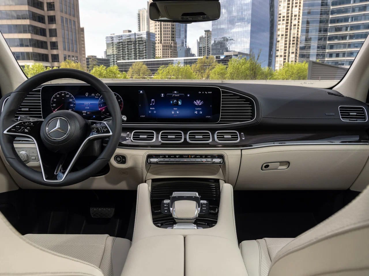 Mercedes-Benz GLE: второй рестайлинг — три экрана и новые шестицилиндровые двигатели — photo 9