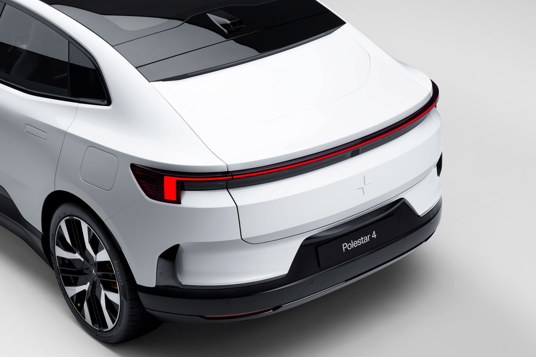 Polestar 4 owners are denting the tailgate the missing rear window can't see - photo 3