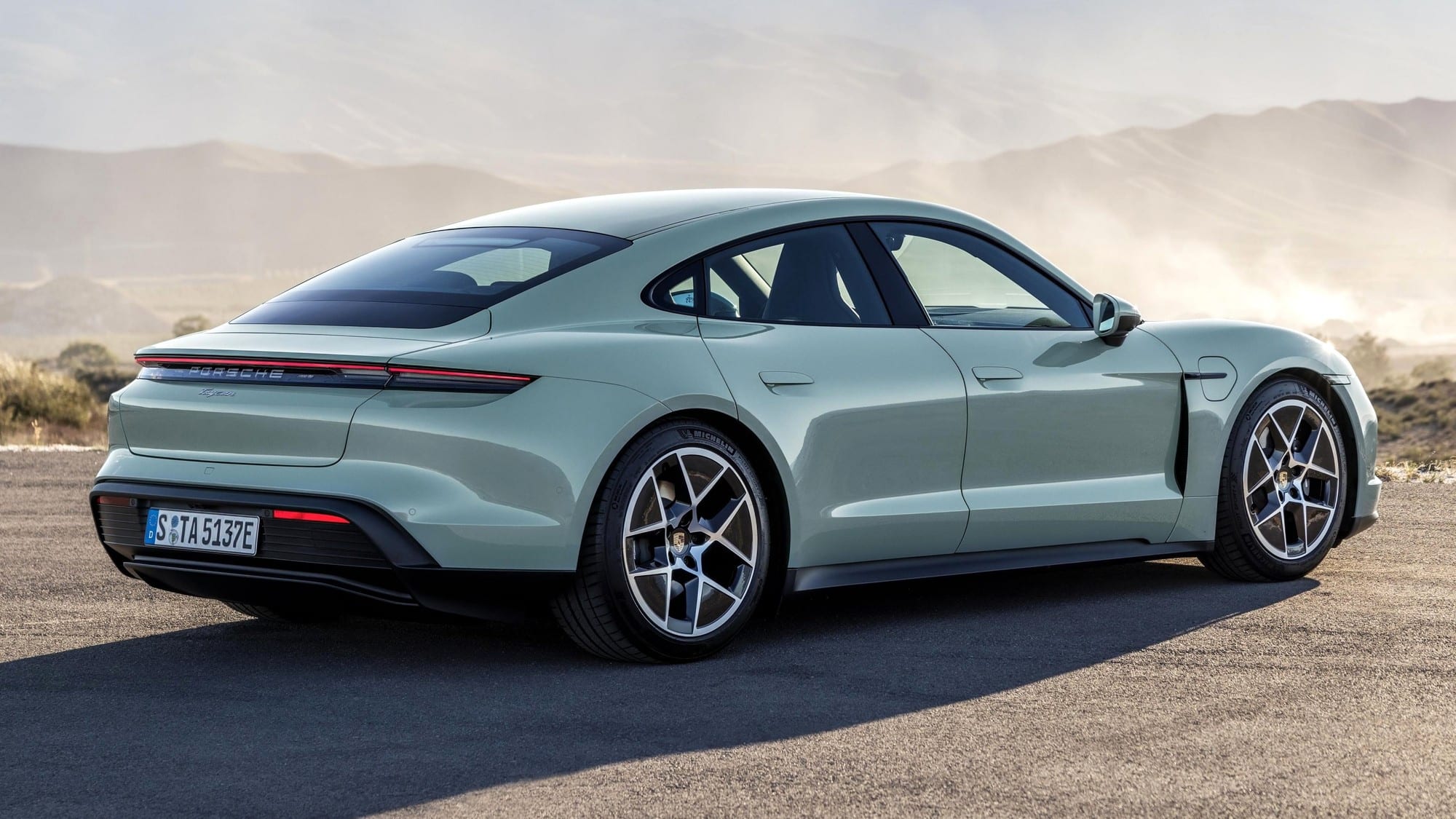 Porsche Taycan: production paused as sales fall 22% in 2025 — photo 3