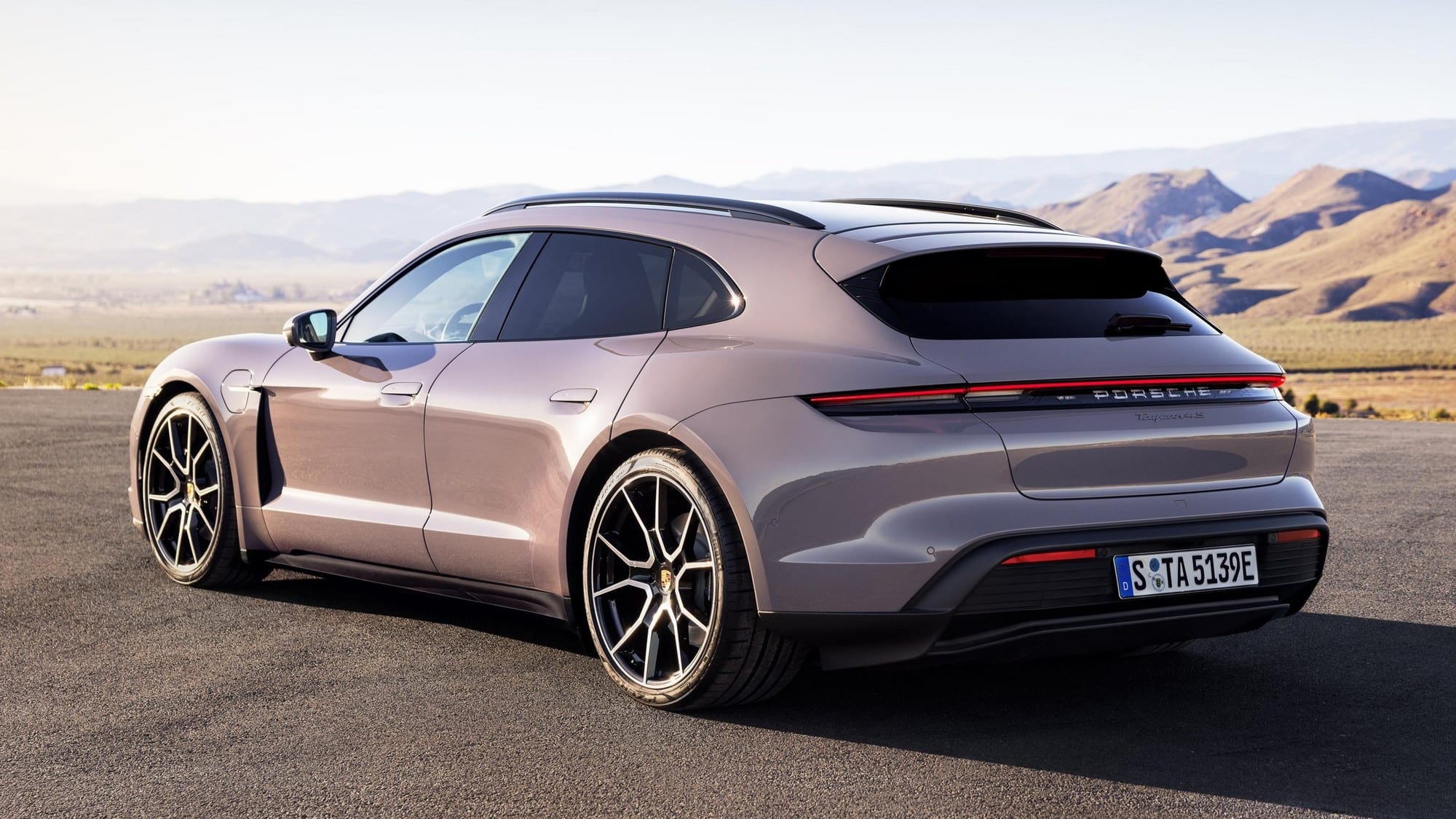 Porsche Taycan: production paused as sales fall 22% in 2025 — photo 5