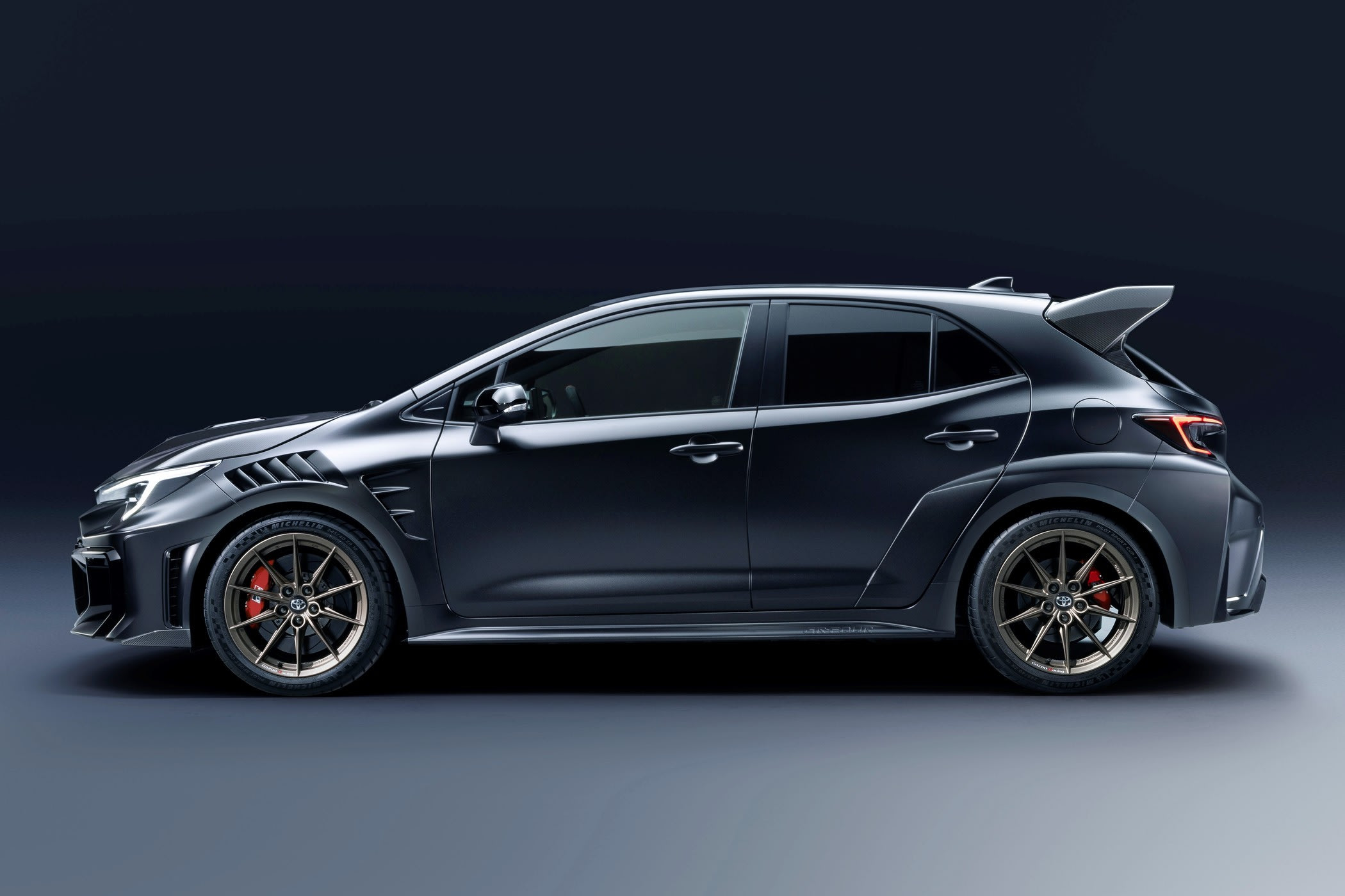 Toyota GRMN Corolla: a hardcore, Nürburgring-honed hot hatch with 304 hp and a manual only - photo 2