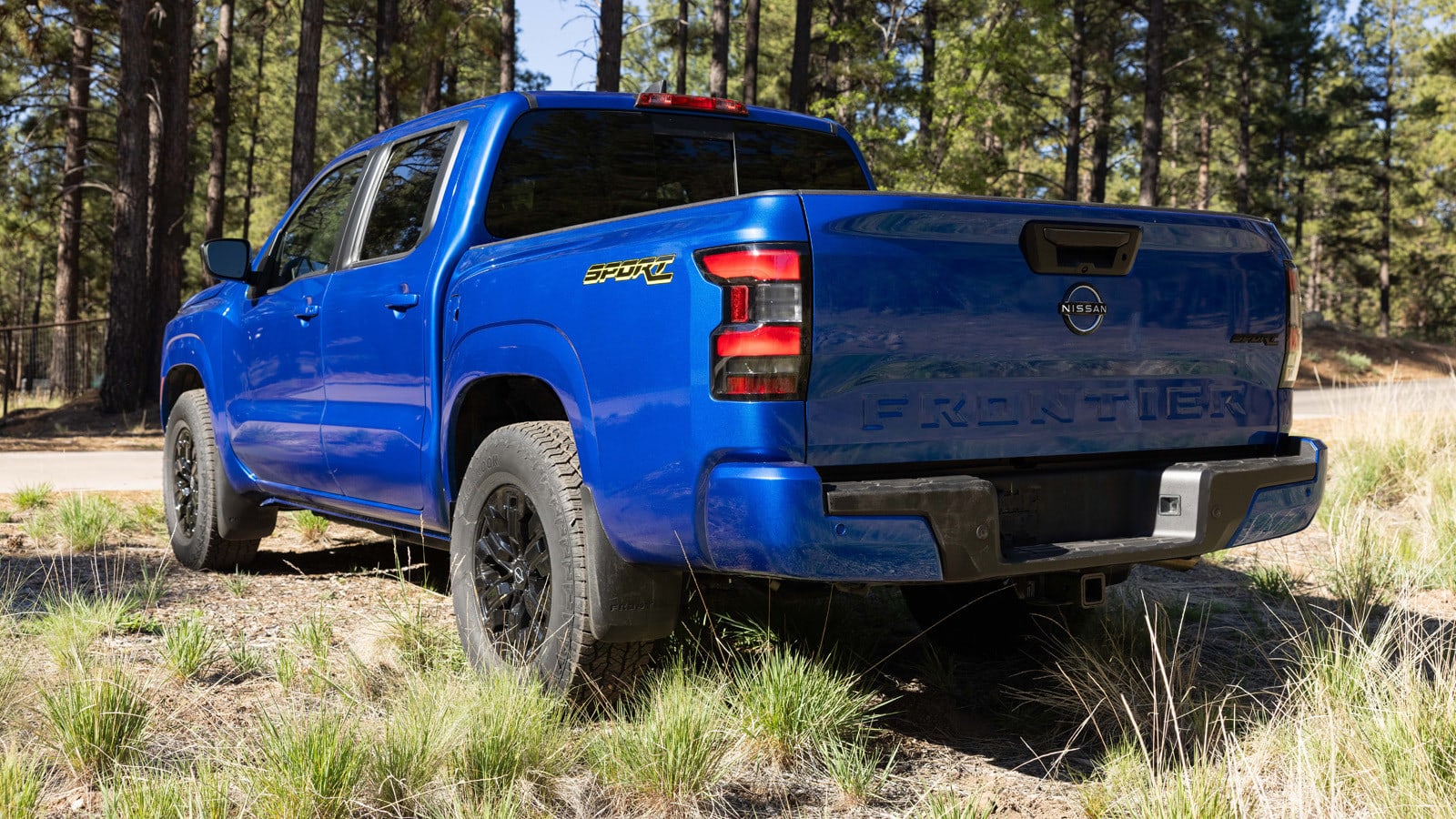 2027 Nissan Frontier adds Sport Edition package, from $32,490 - photo 2