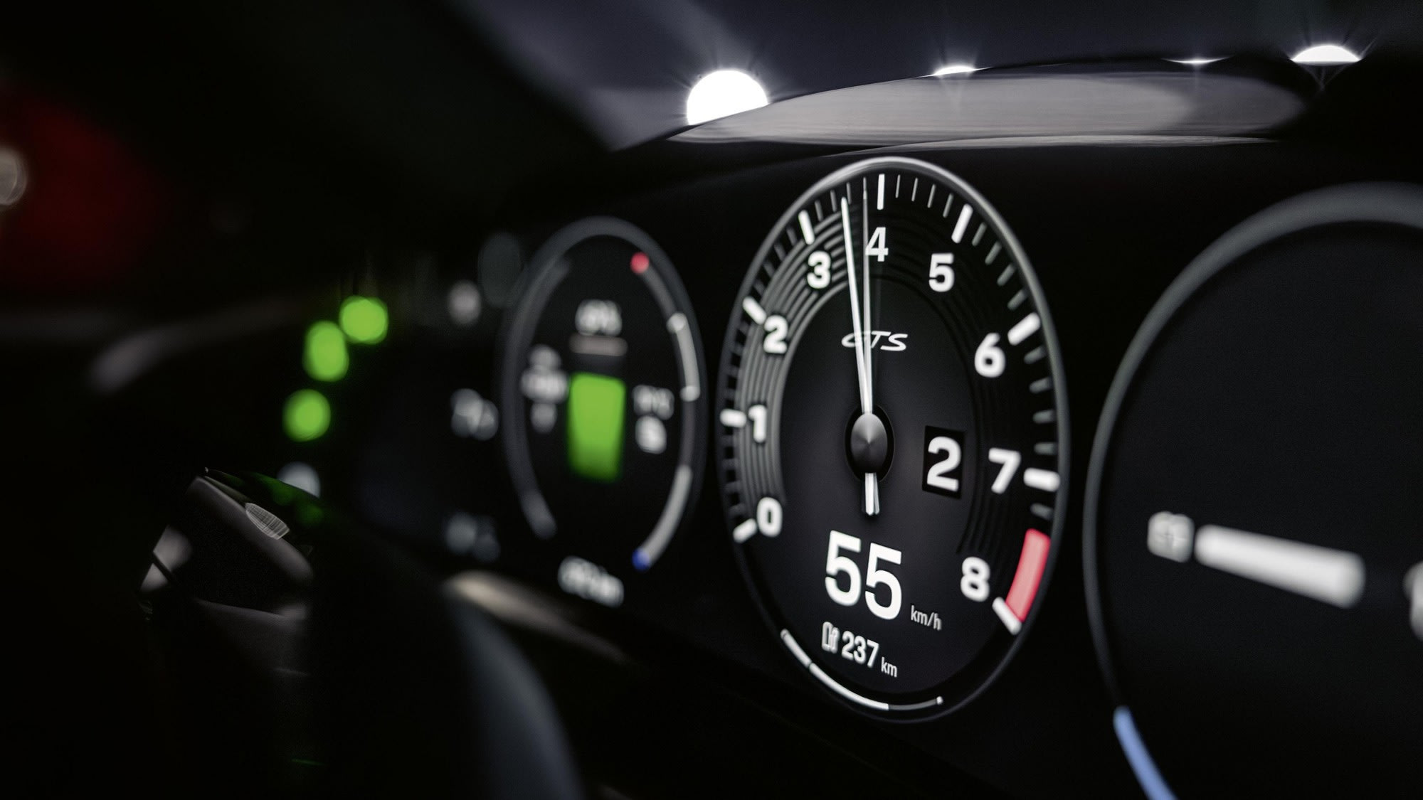 Porsche Taycan 2027: E-Shift simulates eight gears via paddles, NACS becomes standard - photo 3