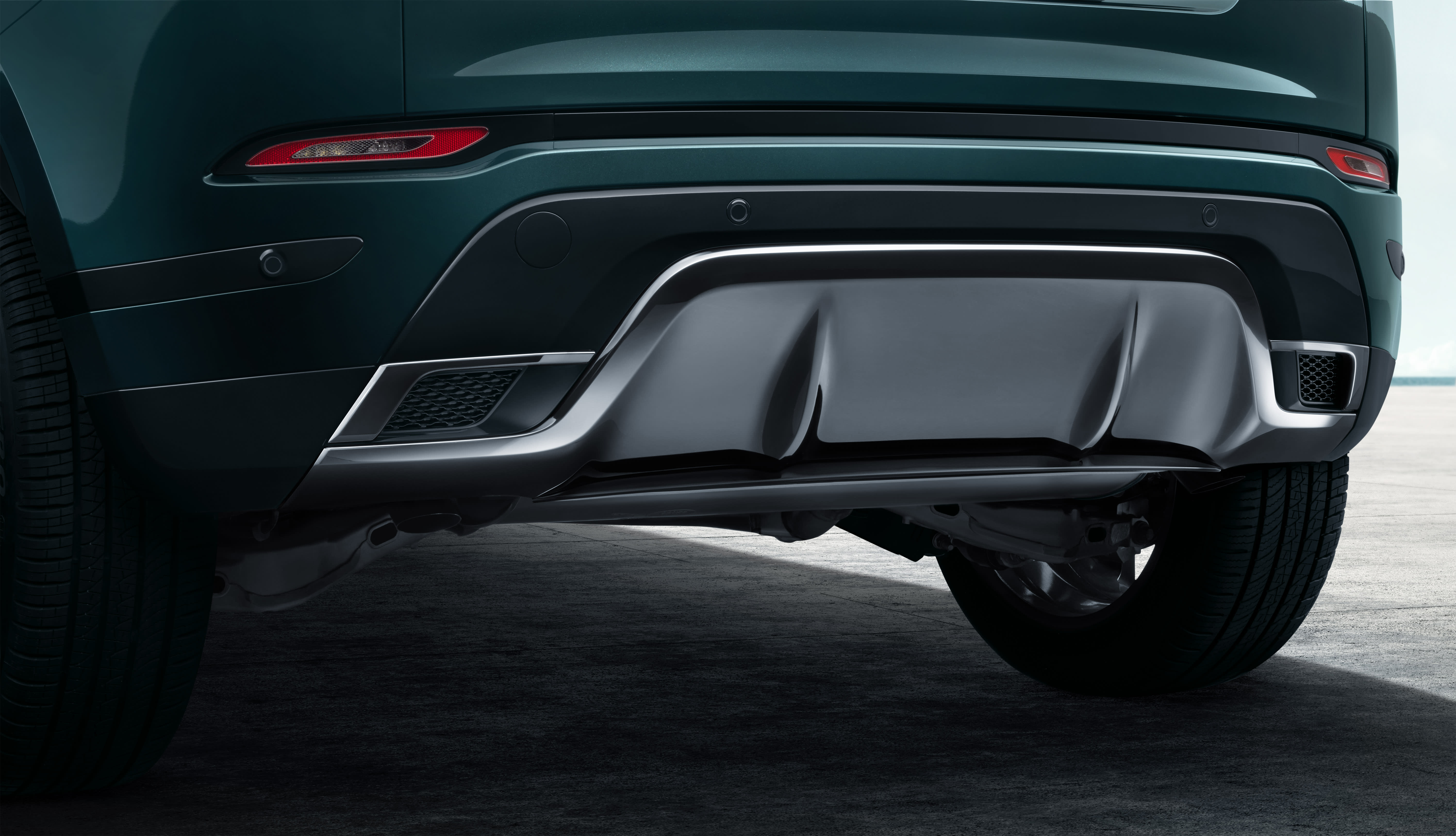 Range Rover Evoque L price cut by 33,945 dollars in China as production winds down - photo 5