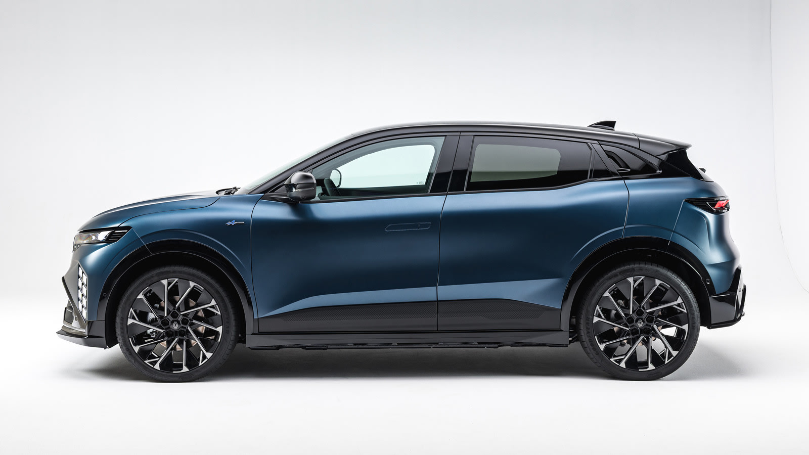 Renault Megane E-Tech Electric facelift: bigger LFP battery, 500 km range - photo 2