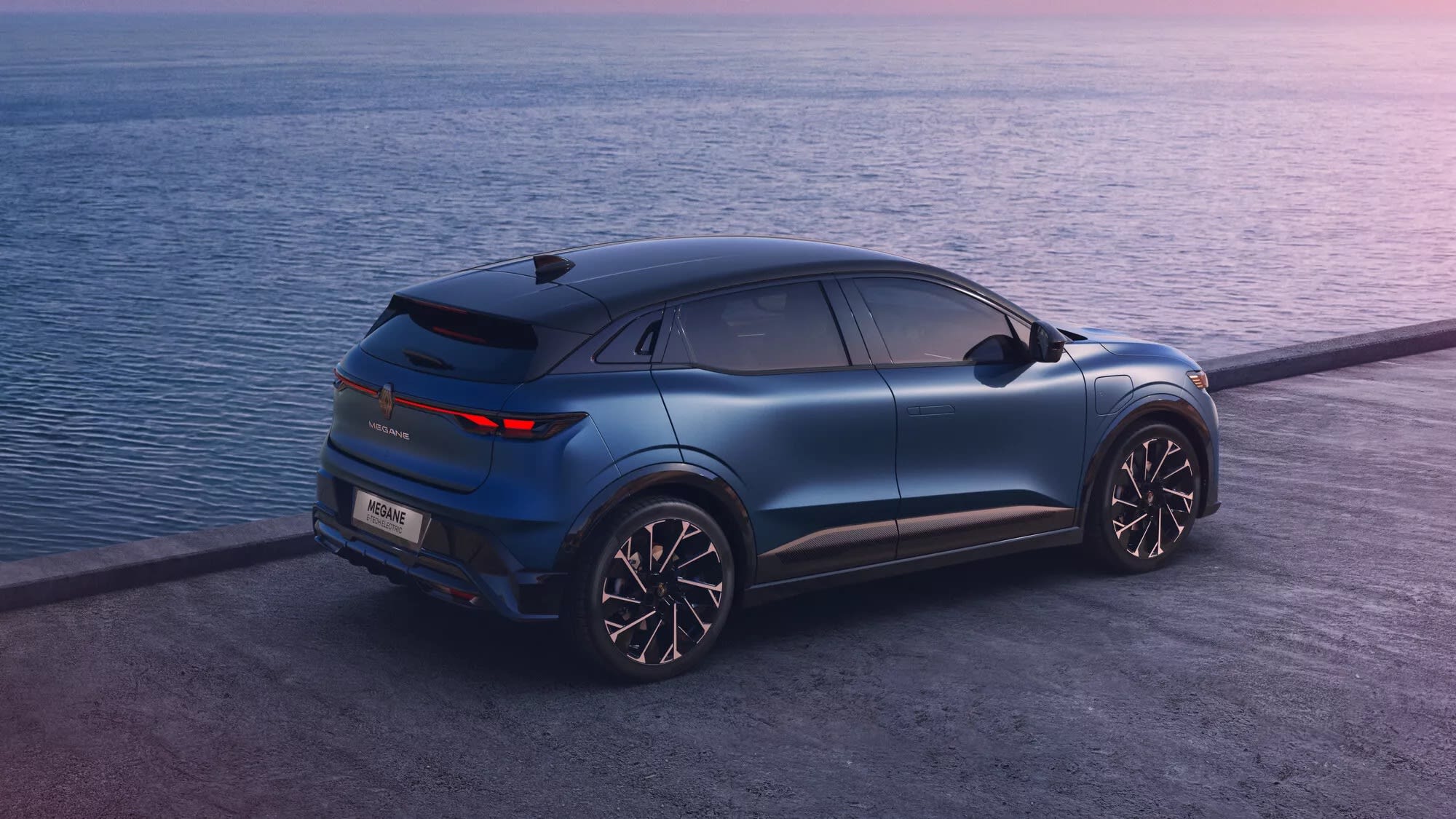 Renault Megane E-Tech Electric facelift: bigger LFP battery, 500 km range - photo 7