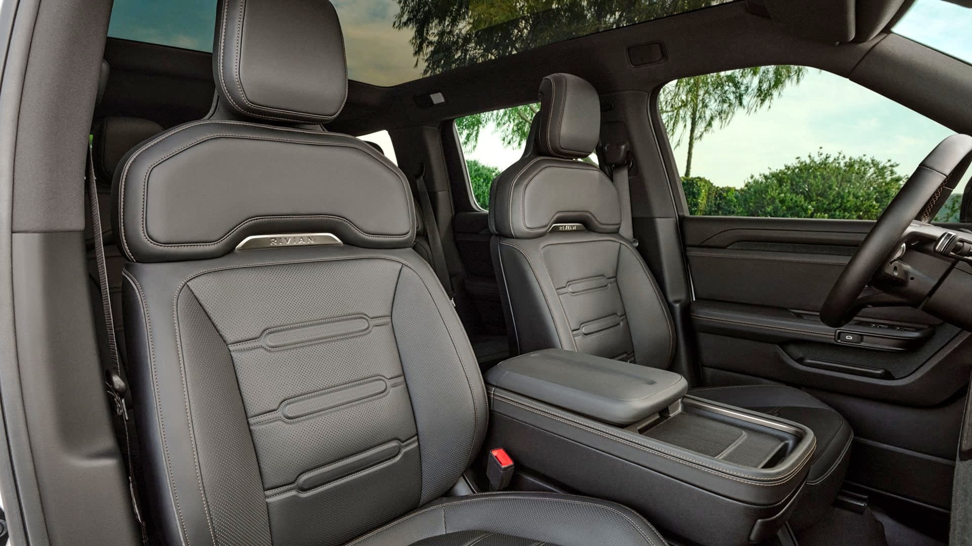 Rivian R2 deliveries begin: the $48,490 SUV the company is built around - photo 9
