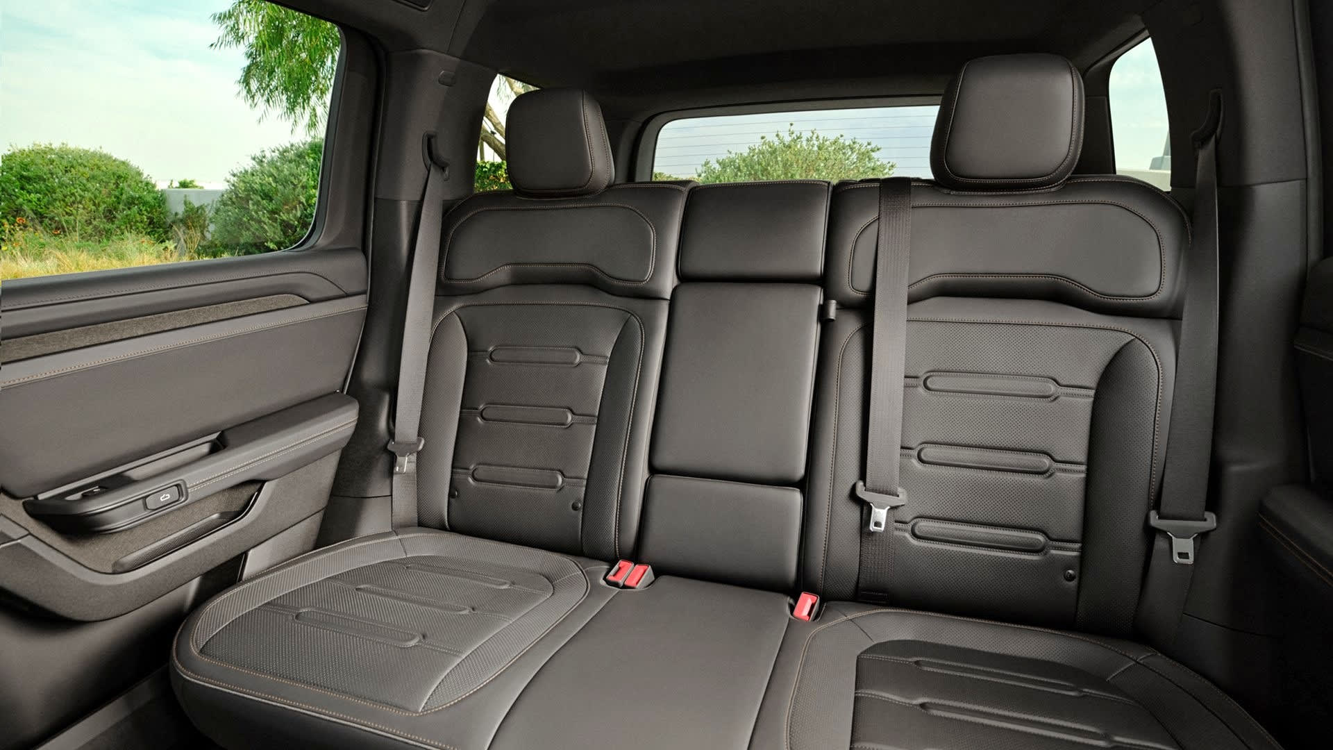 Rivian R2 deliveries begin: the $48,490 SUV the company is built around - photo 10