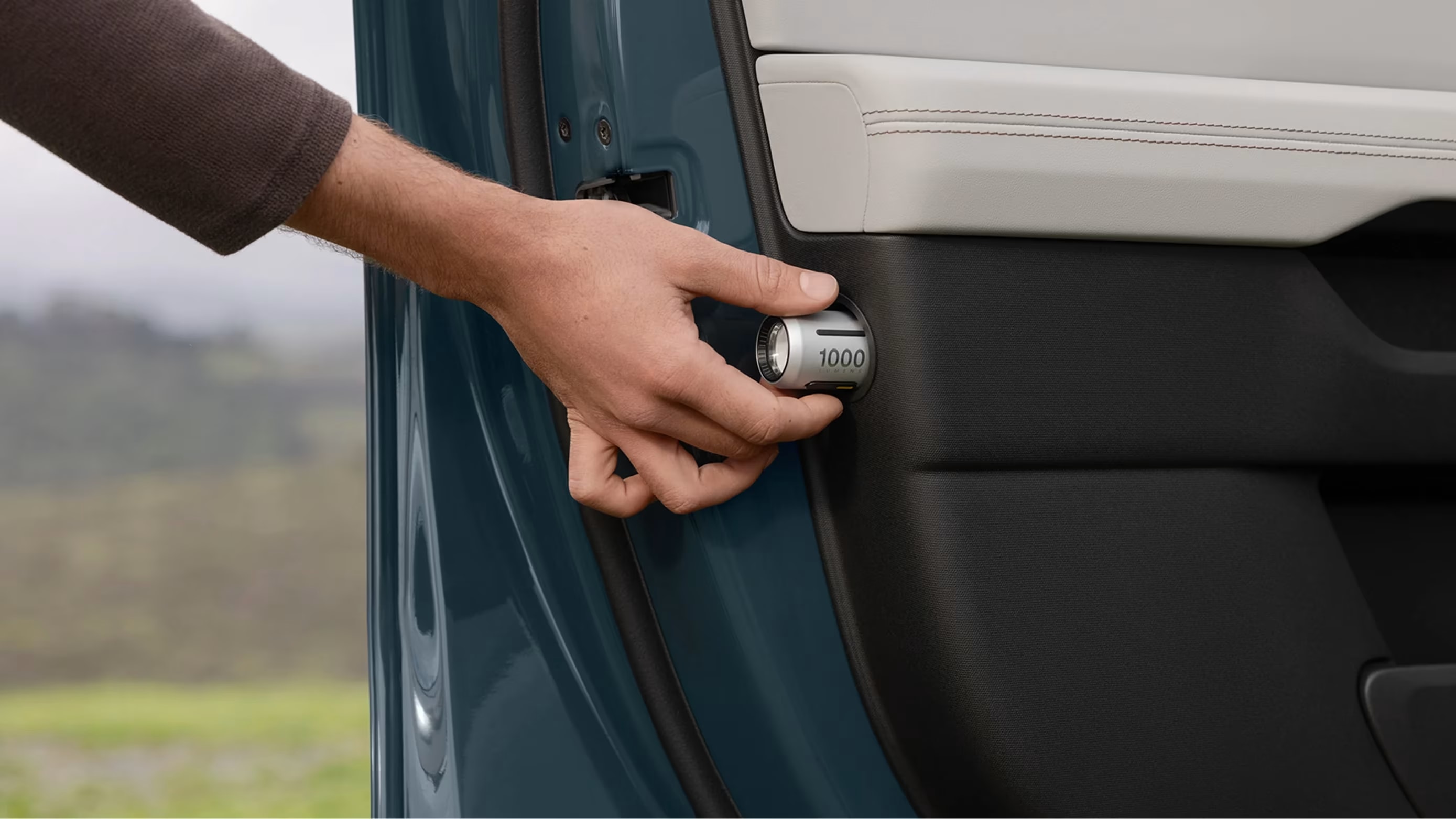 Rivian R2 deliveries begin: the $48,490 SUV the company is built around - photo 23