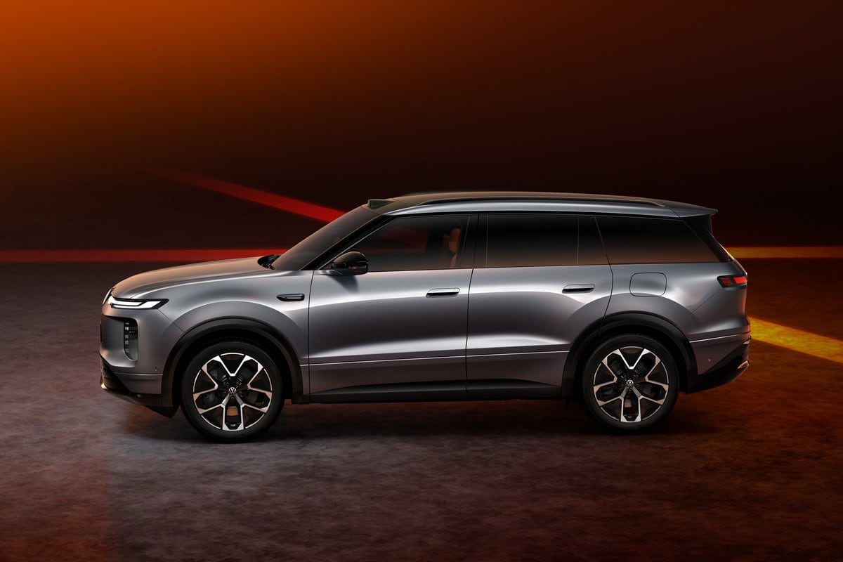 VW announces the ID.Era 8X: a smaller, five-seat EREV below the 9X flagship - photo 3