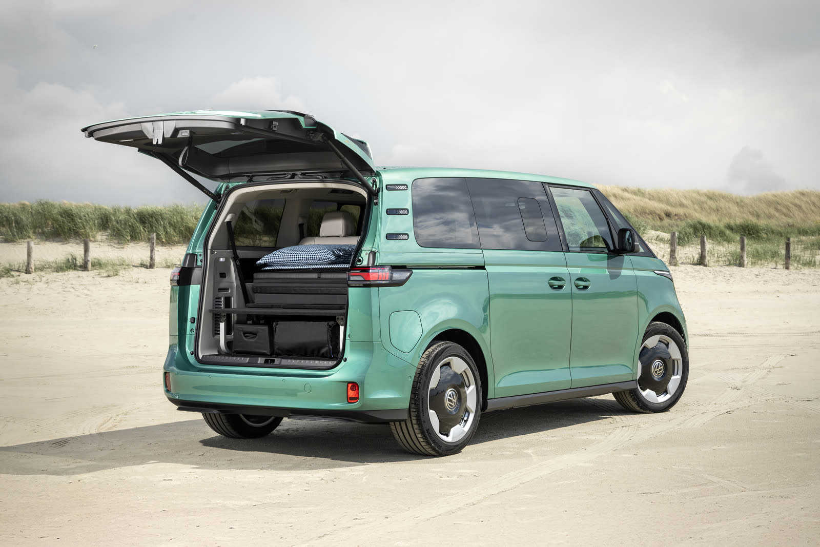 Volkswagen's ID. Buzz turns camper with a €2,600 (about $2,830) Good-Night package - photo 2
