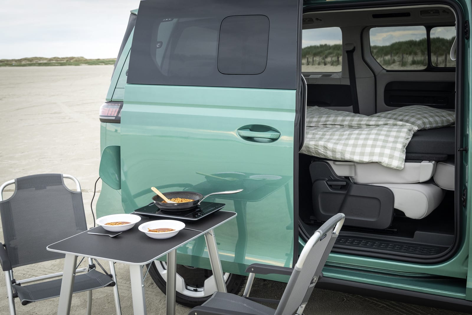 Volkswagen's ID. Buzz turns camper with a €2,600 (about $2,830) Good-Night package - photo 11