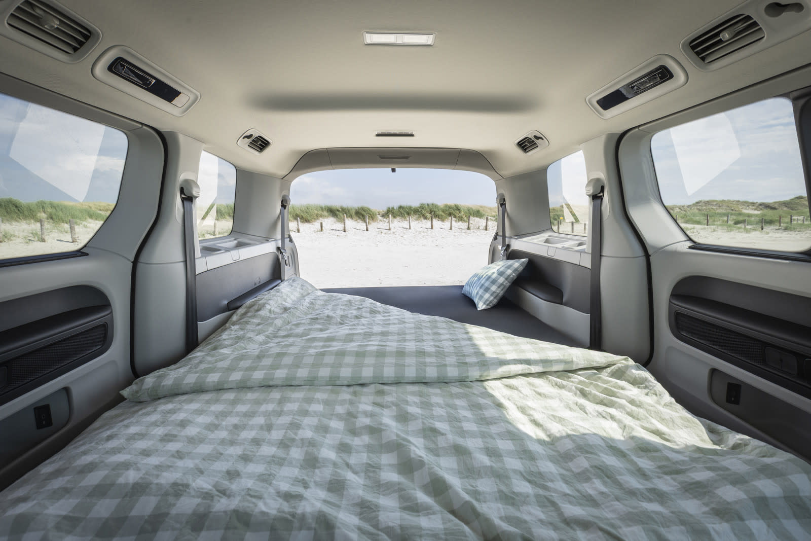 Volkswagen's ID. Buzz turns camper with a €2,600 (about $2,830) Good-Night package - photo 12