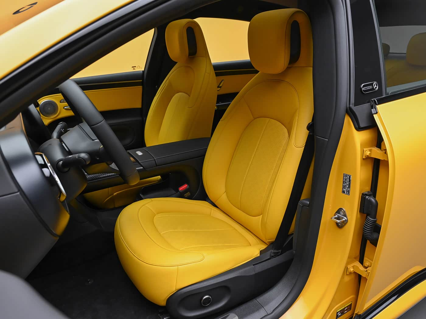 smart #6 goes on sale in China: a 435 hp PHEV fastback from 179,900 yuan ($25,100) - photo 25