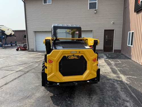 Additional Image for 2025 New Gehl V230 Skidloader