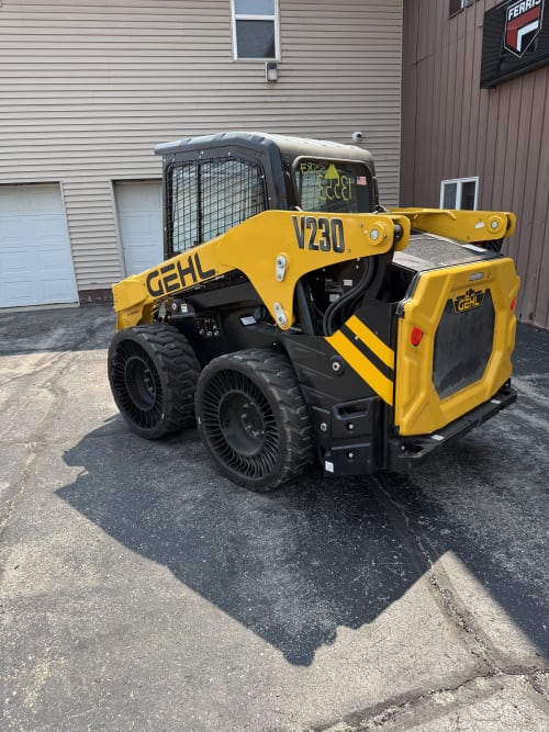 Additional Image for 2025 New Gehl V230 w/Tweels