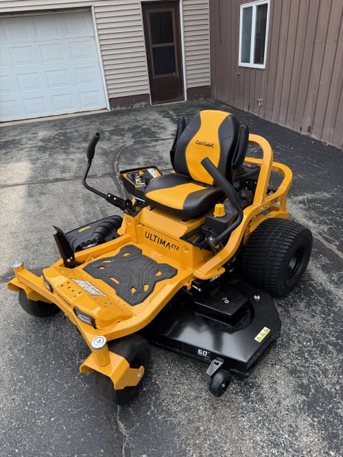 New 2025 Cub Cadet ZT2 60