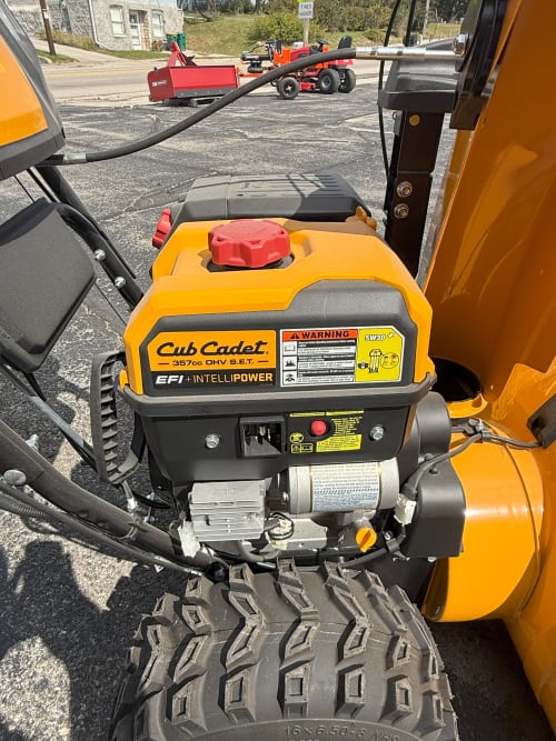 Additional Image for 2025 New Cub Cadet 30" 2X INTELLIPOWER EFI Two-Stage Snow Blower