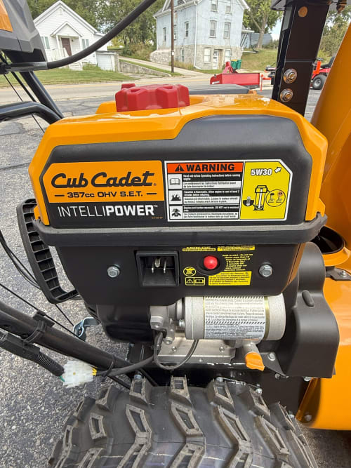Additional Image for 2025 New Cub Cadet 28" 3X INTELLIPOWER Three-Stage Snow Blower