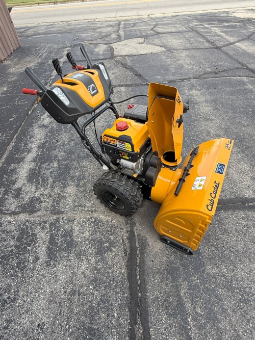 Additional Image for 2025 New Cub Cadet 28" 3X INTELLIPOWER Three-Stage Snow Blower