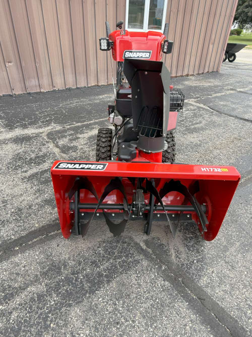 Additional Image for 2022 Snapper H1732ES 32" Two-Stage Snow Blower w/ Electric Start