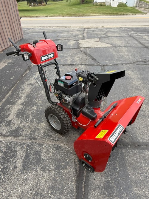 Additional Image for 2022 Snapper H1732ES 32" Two-Stage Snow Blower w/ Electric Start