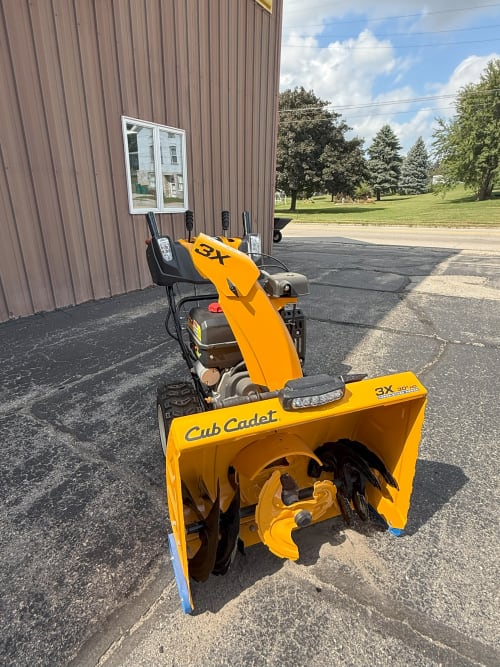 Additional Image for 2025 New Cub Cadet 30" 3X HD INTELLIPOWER Three-Stage Snow Blower
