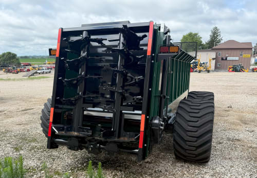 Additional Image for New Art's-Way X550 Manure Spreader