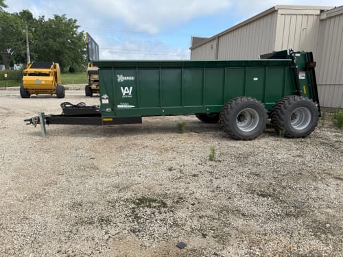 Additional Image for New Art's-Way X550 Manure Spreader