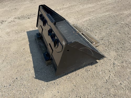 Additional Image for 70" Manitou Heavy Duty Dirt/ Construction Bucket