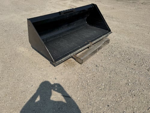 Additional Image for 70" Manitou Heavy Duty Dirt/ Construction Bucket