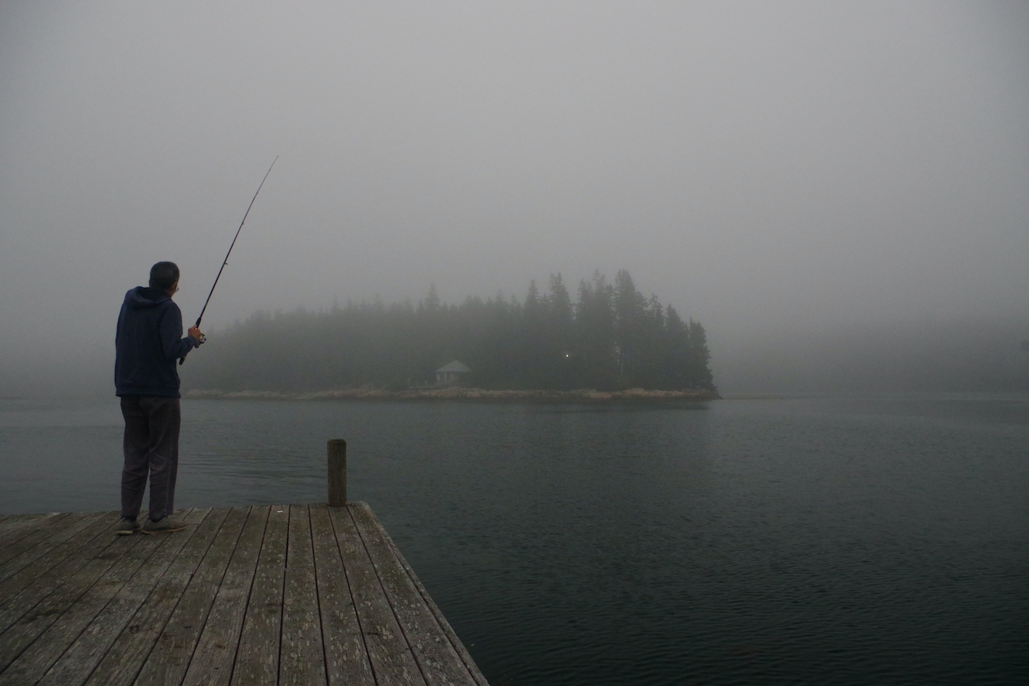 Pêcheur sur la péninsule de Schoodic dans le parc national d'Acadia
