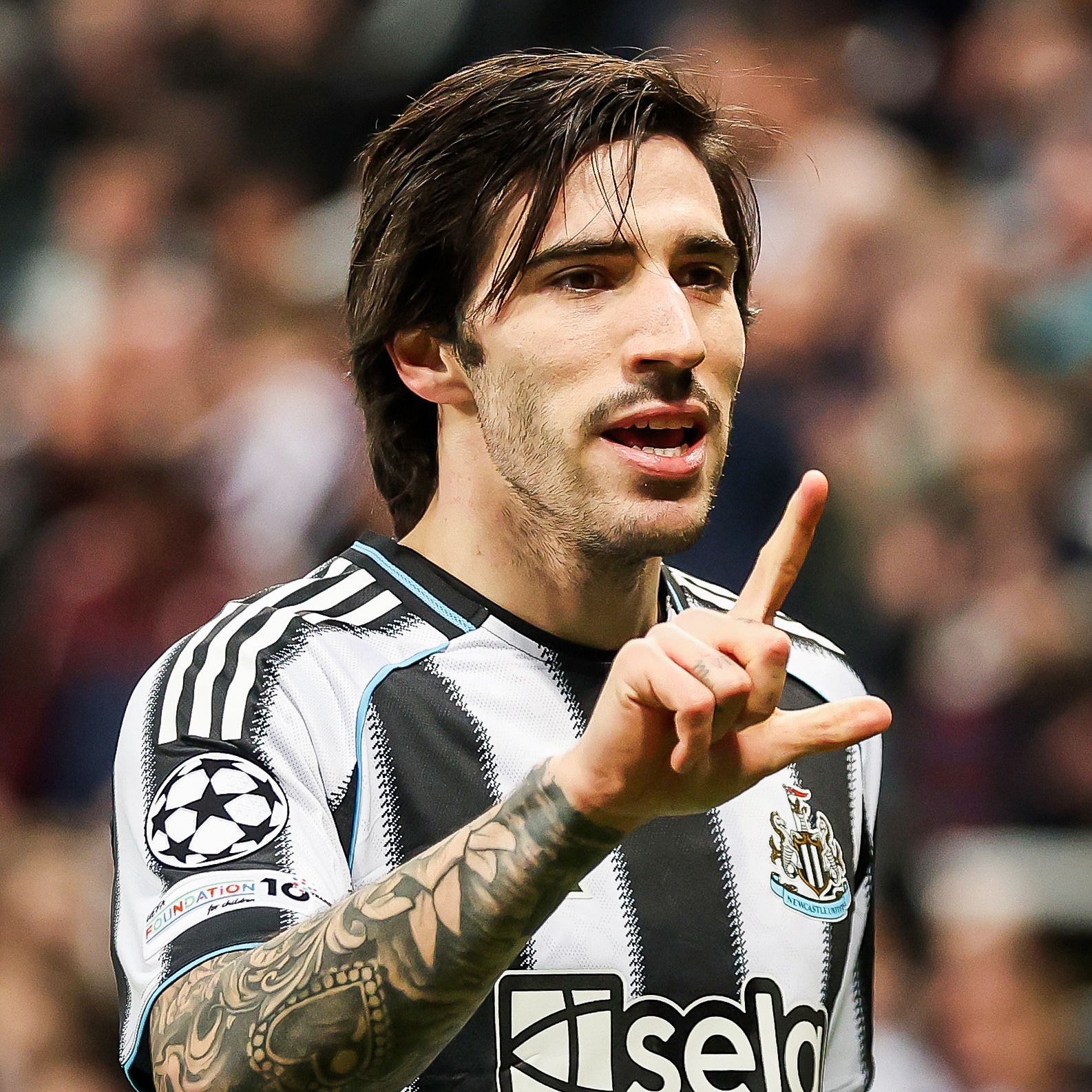Man United Target Tonali, City Lead Anderson Race as Transfer Battle Builds
