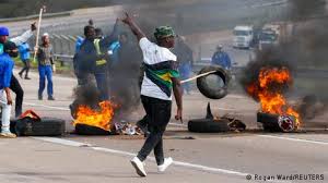 Breaking: Watch How Violence Erupts in Eastern Cape as Protests Over Nigerian King Turn Destructive