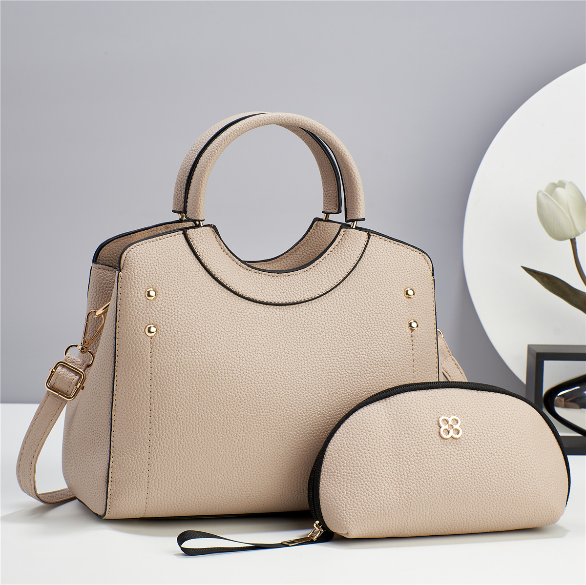 Middle-aged Large Capacity Women's Bag thumbnail