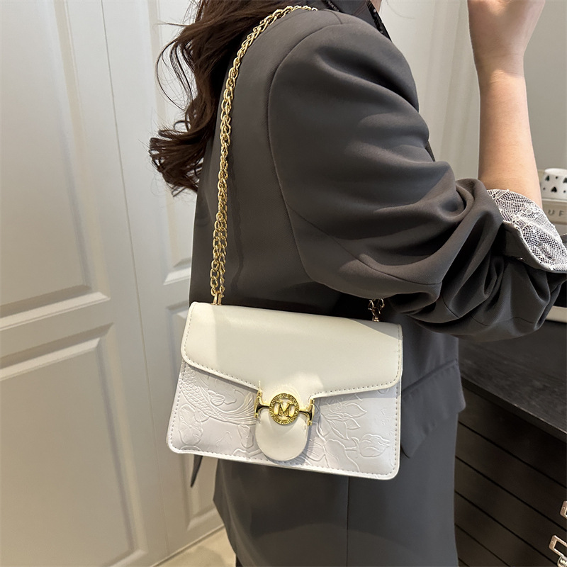 Chain Niche Shoulder Bag thumbnail