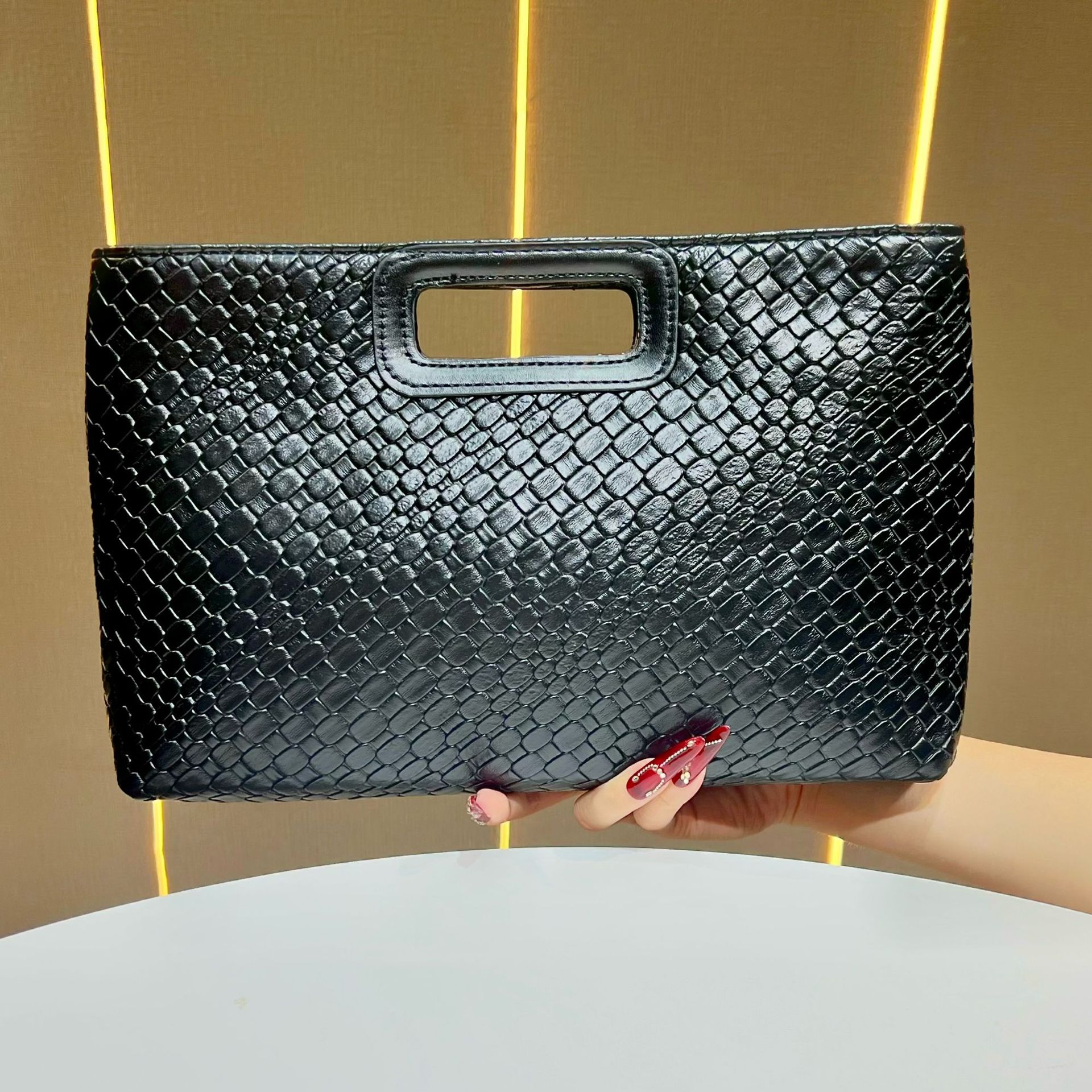 Fashionable Shoulder Crossbody Handbag thumbnail