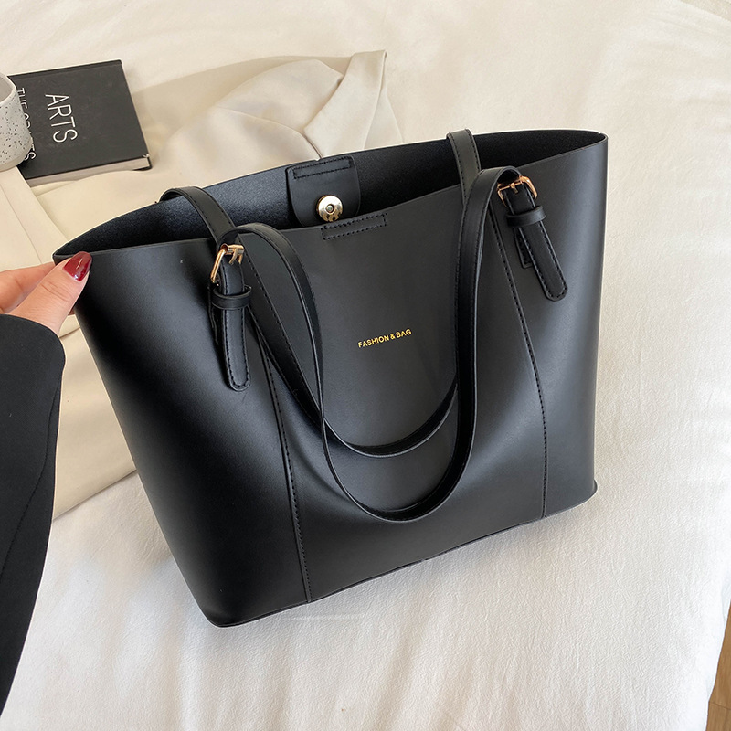 Simple and Elegant Commuter Bags