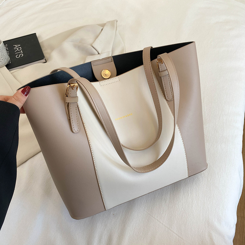 Simple and Elegant Commuter Bags thumbnail